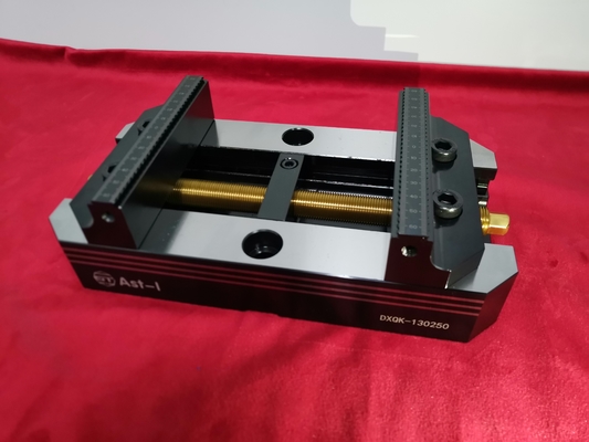 Tornillo autocentrante de precisión 16Kg Tornillo de máquina de 5 ejes 150250