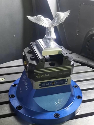 Accesorios del tornillo de la anchura 130m m y sistemas egocentristas de la fijación con abrazadera para el CNC de la canalización vertical de 5 AXIS