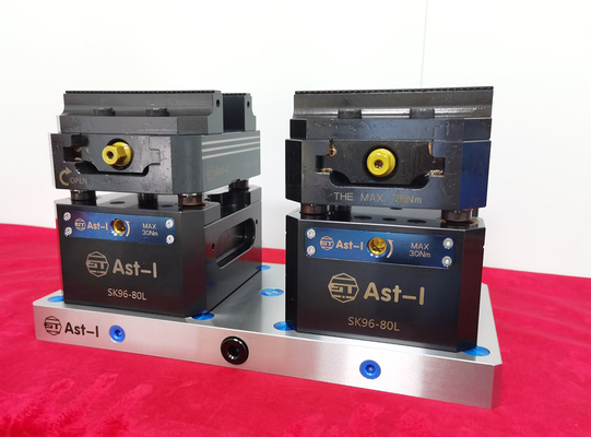 Accesorios de fijación para ejes de trabajo CNC de alta precisión de 4 pernos y 3/4/5 ejes con bloqueo manual y precisión de repetición de 0,005 mm