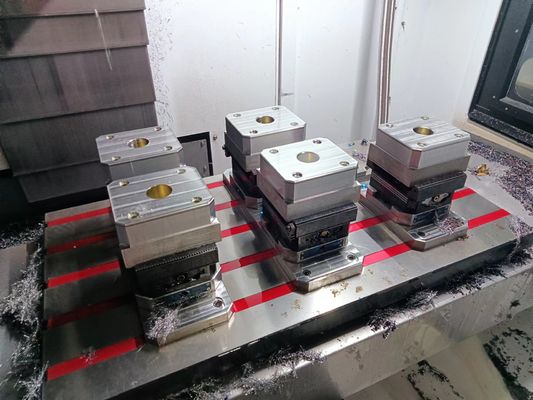 Manual del ancho del cuerpo de la abrazadera del tornillo de banco autocentrante de la mesa giratoria del CNC 130m m