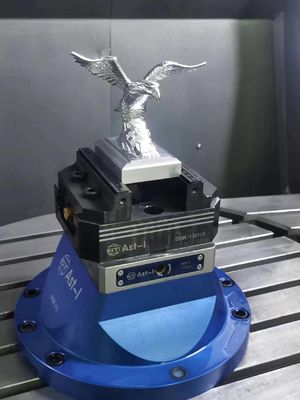 Accesorios del tornillo de la anchura 130m m y sistemas egocentristas de la fijación con abrazadera para el CNC de la canalización vertical de 5 AXIS