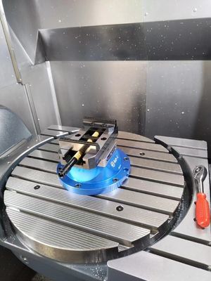 Visión autocentrada de alta precisión y fijación manual de 4 agujeros para el trabajo CNC de 5 ejes de la serie 96